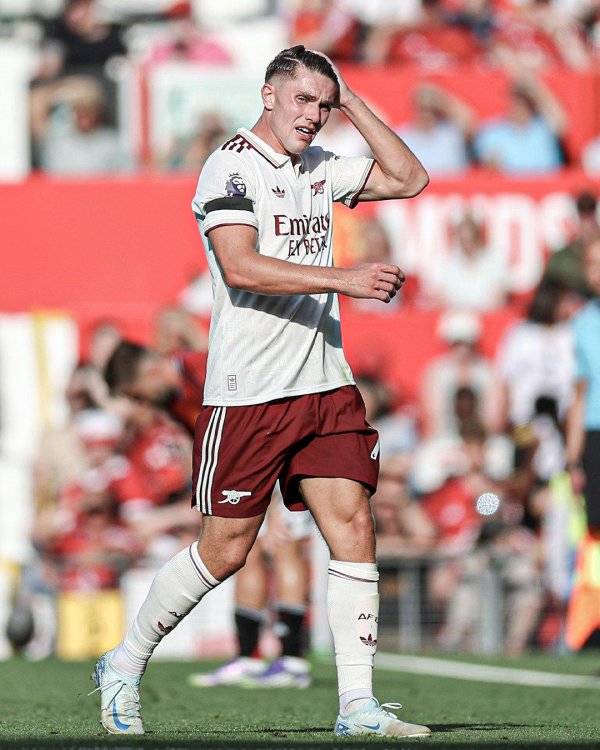 英超BIG6新援首轮弘扬：赖因德斯、库杜斯惊艳，哲凯赖什只被记着撩头发