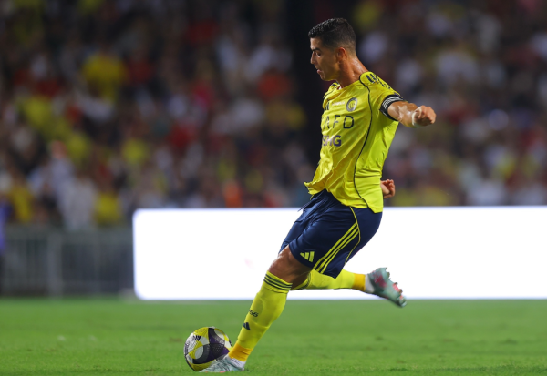 本泽马失佛门，C罗忘我献助攻！10东谈主利雅得奏效2-1晋级沙超杯决赛