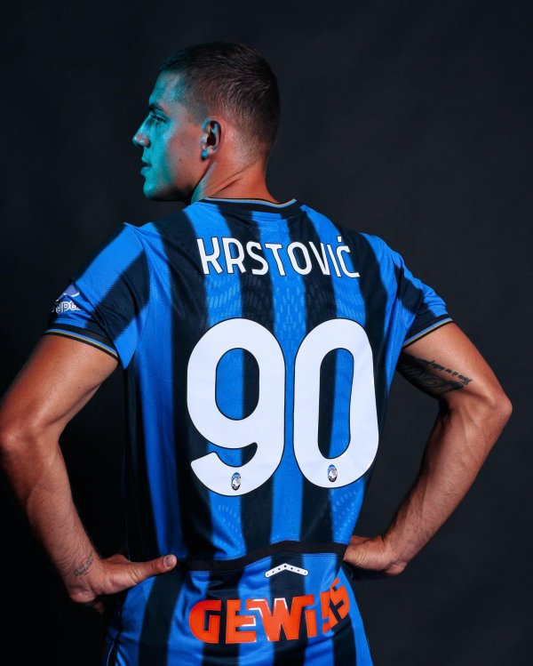 官方：科斯托维奇身披亚特兰大90号球衣