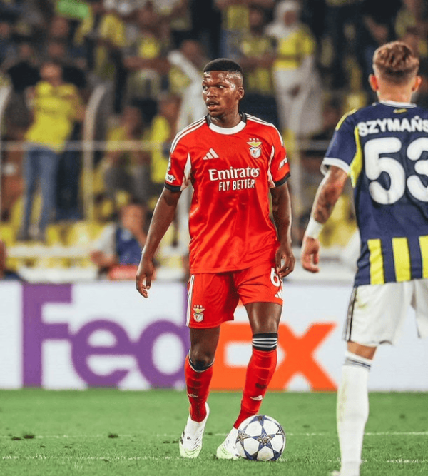 伯恩利租出+触发买断, 总价2500万签下本菲卡中场弗洛伦蒂诺