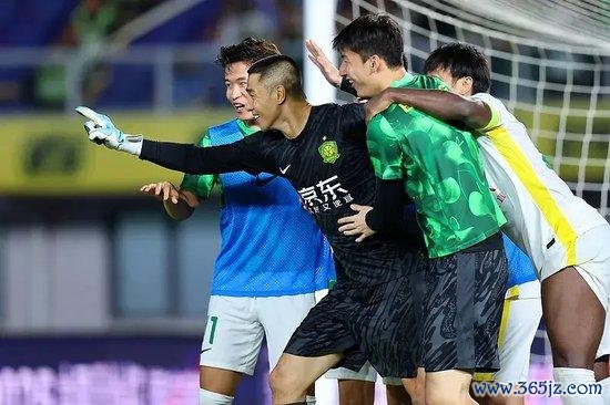 又是侯森献神扑！国安踢得不颜面 时隔7年再进足协杯四强
