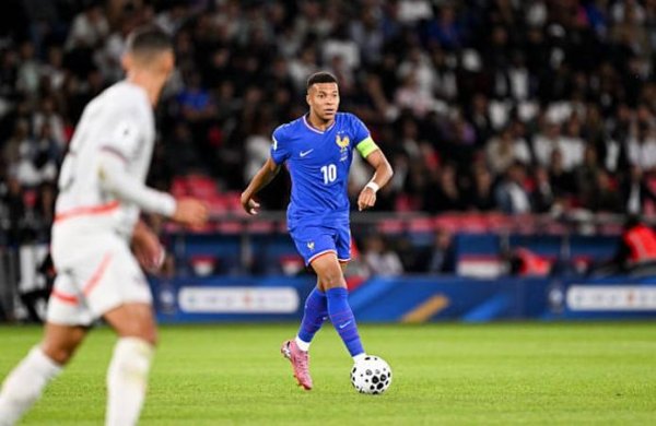 姆巴佩本场数据: 传射立功, 4次重要传球, 错失1次紧要契机