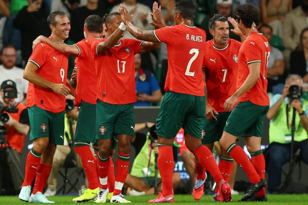 菲戈、佩佩、欧文等破门，葡萄牙神话4-1打败宇宙神话