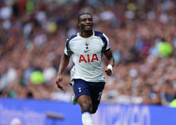 库杜斯对阵利兹联6次过东说念主一说念告捷，是2024年安东尼之后英超首东说念主