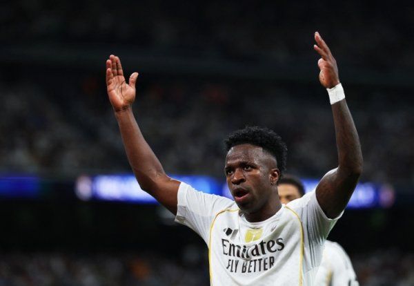 维尼修斯对阵黄潜触球108次、准确传球64次，皇马生活单场最多