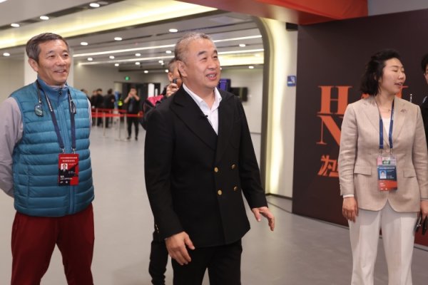 记者：青岛海牛今天下昼再行汇集，全力备战临了4轮联赛