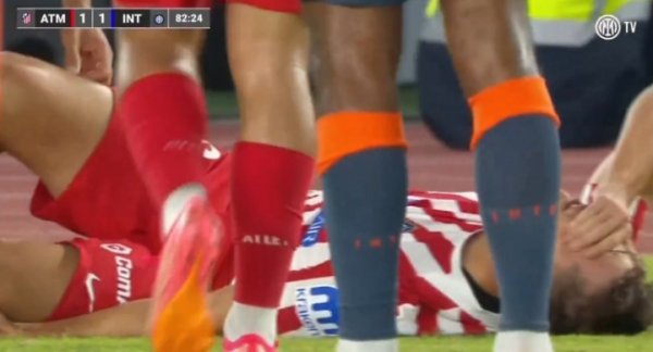 记者：马竞后卫科斯蒂斯前交叉韧带扯破，将缺席本赛季剩余的比赛