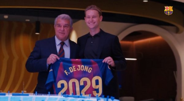 巴萨官方晒视频记挂德容续约：弗兰基，2029💙❤