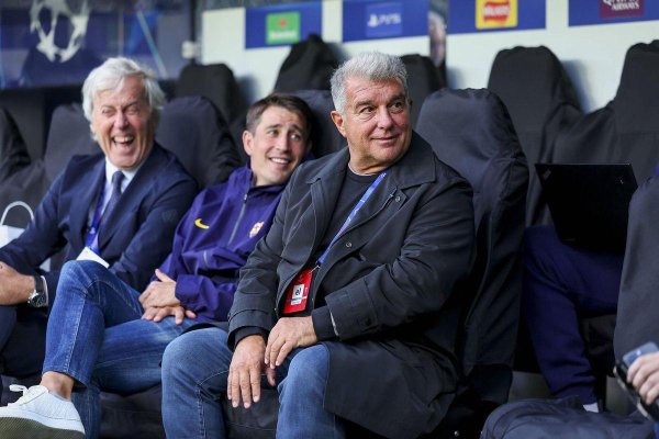 每体：巴萨濒临中后卫聘任顾惜；拉波尔塔等高管现场援助球队