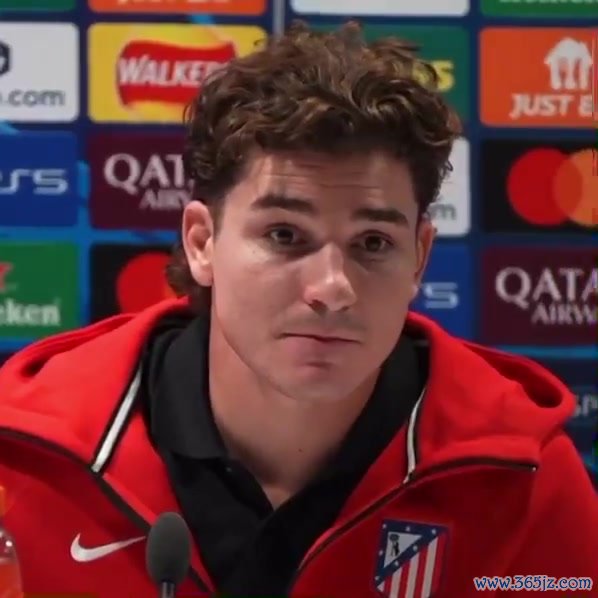 英语没还给本分！赛前发布会记者英文发问，小蜘蛛笑着暗示听懂了