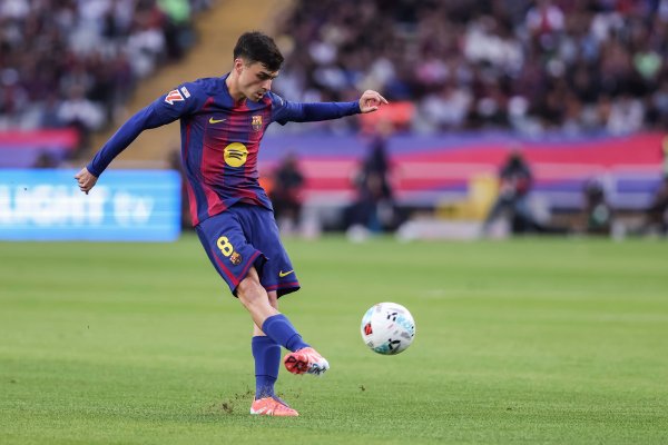 世体：巴萨最可靠的支捏！佩德里多项数据位居五大联赛前哨