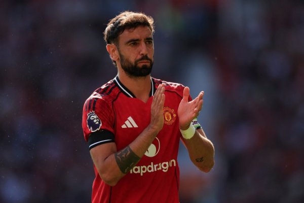 太阳报：B费在休息工夫来到傍观基地，到场边不雅看替补球员傍观