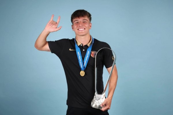 世体：巴萨18岁中场胡安-埃尔南德斯左券将到期，巴黎专门免签