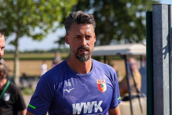 奥格斯堡球迷拉横幅抗议厄运发扬，瓦格纳：固然缺憾，但必须收受