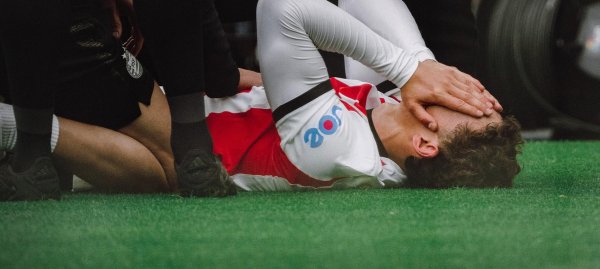 埃因霍温官方：小范博梅尔膝盖严重受伤，很可能赛季报销