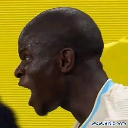 本日趣图：归正主力也踢不外😂斯洛特理智地让一帮小孩上去挨打