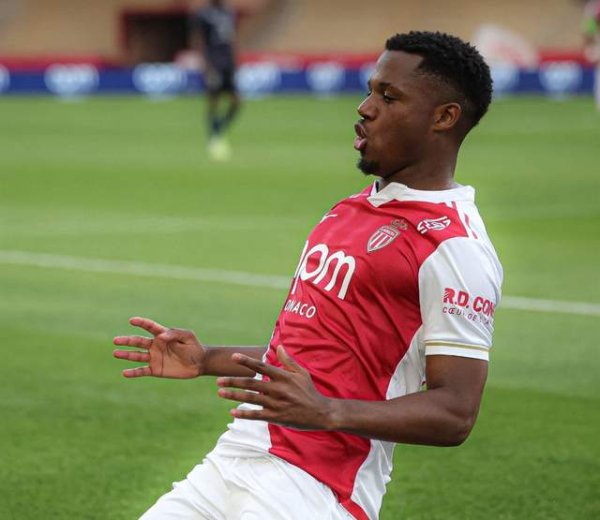 37秒闪击+双响！前巴萨10号涅槃新生：2场替补3球 滑跪庆祝