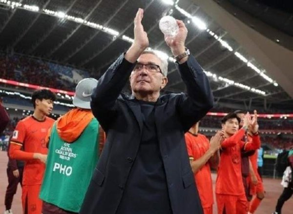 太缺憾！伊万上个月原来有望接办乌兹：临了被卡纳瓦罗顶替！