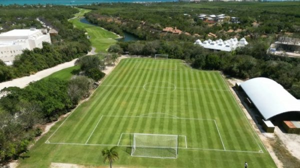 繁难一见！墨西哥一处为寰宇杯提供的磨砺场竟缺了一角，遭到吐槽