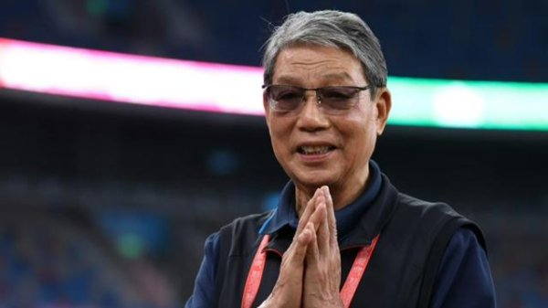 50年执教教养的底蕴！81岁根宝半场神奇挽救，造上海U20全运队大逆转