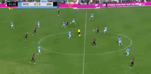 半场：迈阿密国外1-0纽约城，梅西直塞助攻巴尔塔萨尔破门