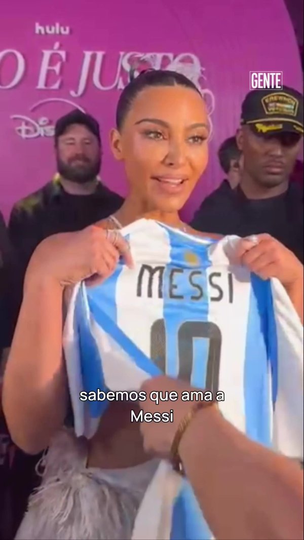 梅雇主的影响力！金·卡戴珊侦察巴西获赠梅西球衣