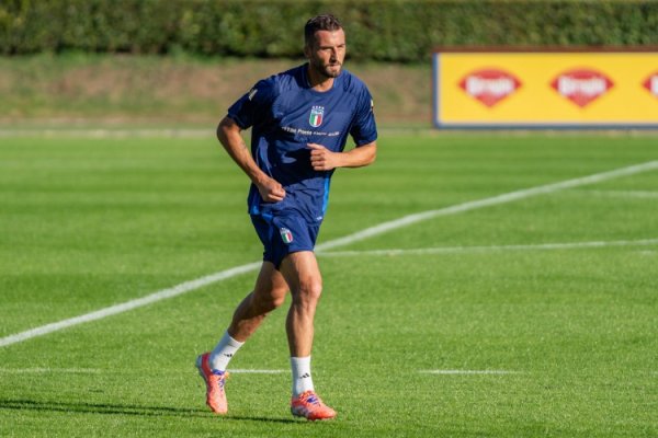 克里斯坦特担放荡大利国度队队长，上一个作念到的罗马球员是德罗西