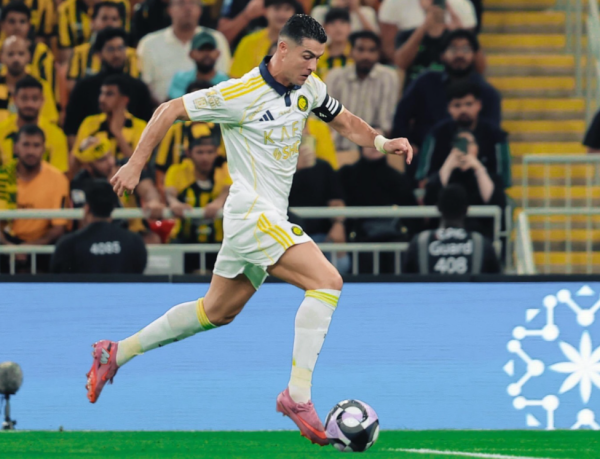 沙特权门狂飙：率性6连胜，40岁C罗太机敏：4场轰入4球