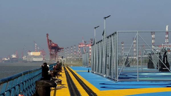 从工业锈带到生涯秀场 “万里长江最好意思球场”点亮江苏南通滨江绿轴