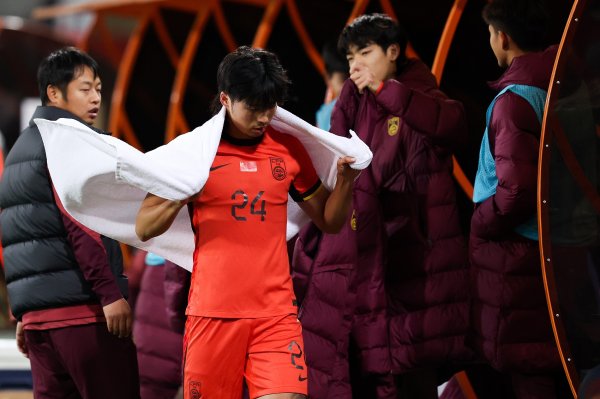 汪士钦本届进展：踢呲致丢球+挫折手脚染红，打败韩国U22踢满全场