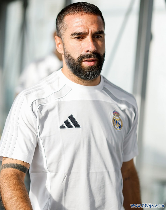 皇马记者：卡瓦哈尔右腿比目鱼肌出现问题，将在未来收受搜检