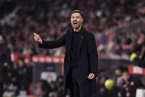 球队线路欠安，更衣室措置失衡，你以为阿隆索该下课吗？🤔